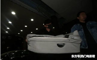 冯绍峰独自带孩子就医：离婚后的超级奶爸日常