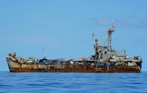 菲方向非法“坐滩”仁爱礁军舰运补：中国海警全程监管