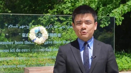 中国记者徐德智在联合国质问万斯“乡巴佬”言论