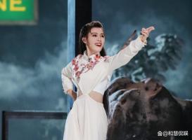 《乘风2025》二公舞台：姐姐们的高光时刻与争议焦点