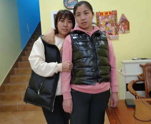 妈妈和宝宝轮番坐婴儿车：温馨还是隐患？