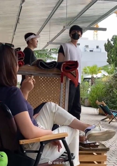 白敬亭因帅被偶遇认出，背后的感情线引热议