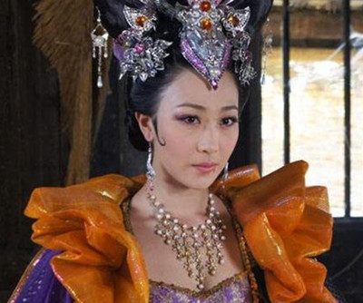 锤娜丽莎cos石矶娘娘太像了，网友直呼：神仙还原！