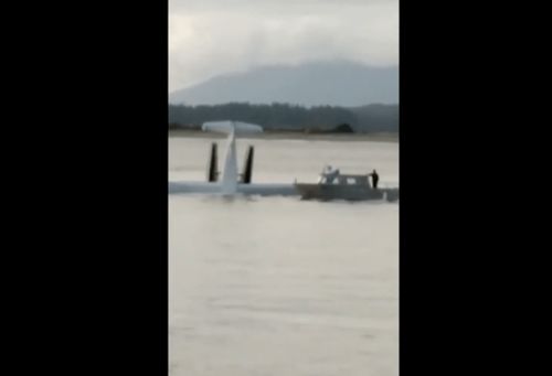 男子晒看到的“会飞的船”背后的故事