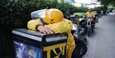 可怜的外卖员：被误解与真实的苦辣酸甜