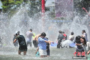 没人能抵挡泼水节的快乐：一场全民狂欢的盛宴