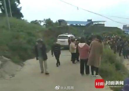 7岁男孩上学途中遭3只大型犬撕咬，谁来守护孩子的安全？