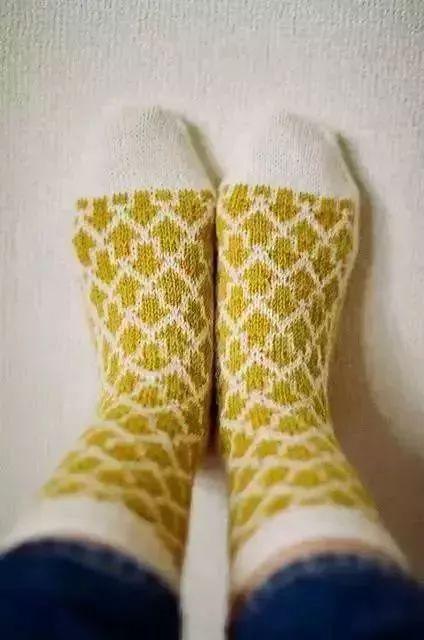 5毛的袜子1块的碗，“穷鬼超市”万客来到底是谁在消费？