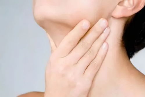 女子嗓子疼从就医到去世仅10分钟，背后真相令人深思