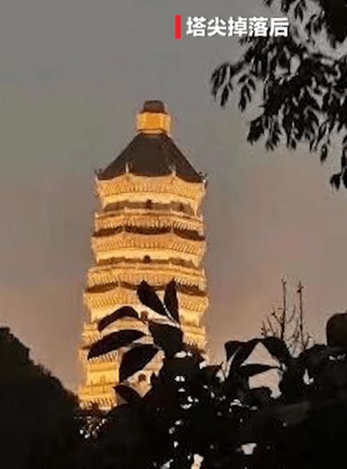 极端大风突袭阜阳，一觉醒来房顶竟被吹飞！