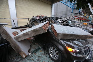 湖北狂风暴雨后 私家车变“碰碰船”：车主的无奈与反思