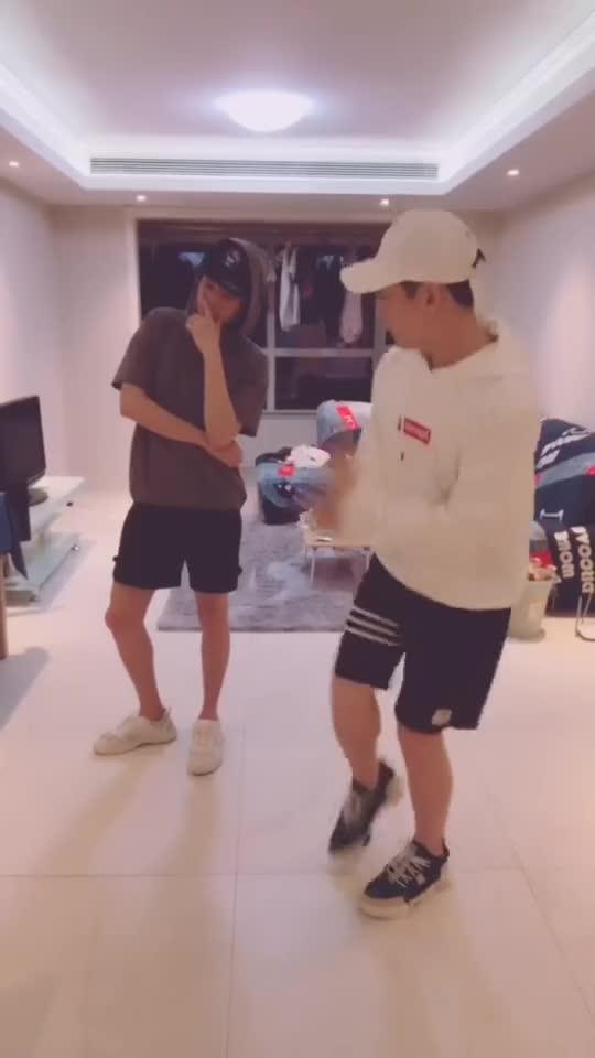 防晒服不服挑战：夏日街头的时尚与科技较量