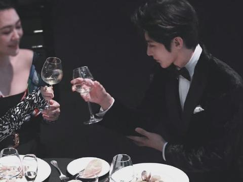 蔡徐坤双生交错：一场音乐与灵魂的对话