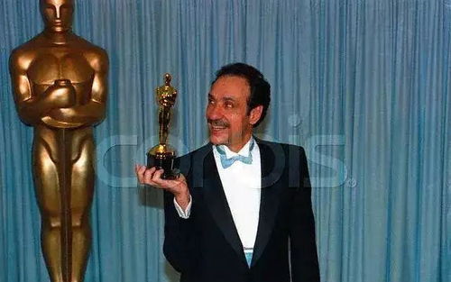 奥斯卡影帝来华，衣服背后图案亮了！