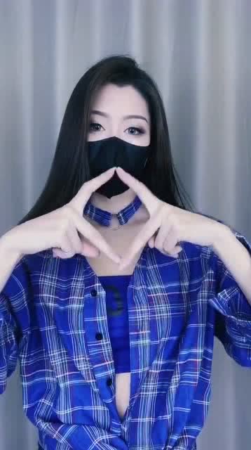 山楂树之恋手势舞挑战：一场跨越年龄的全民狂欢