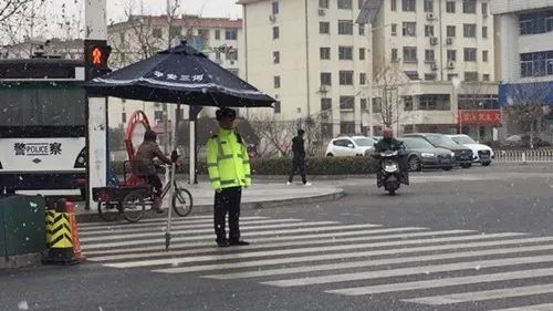 三河市的“头牌”为何被绿？蜜雪冰城招牌变色背后