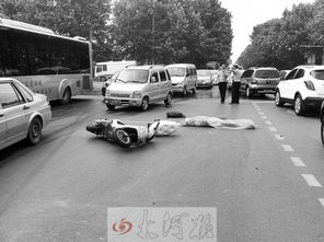 景德镇车祸案：受害者母亲戴连心扣出庭，真相与情感交织的审判