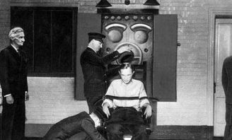 特斯拉撞死一家三口案开庭，家属哭诉真相大白！