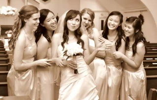 婚礼现场大闹剧：伴郎机智化解尴尬局面