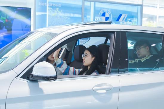 电动时代的驾趣控场王来了，他真的能颠覆传统驾驶体验吗？