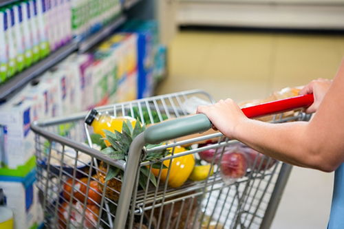 超市购物车离奇消失，真相竟是顾客‘顺走’！