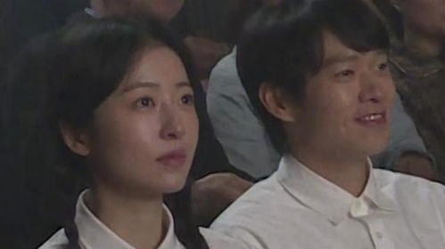 魏大勋周雨彤演绎父母爱情：幽默与温情交织的家庭故事