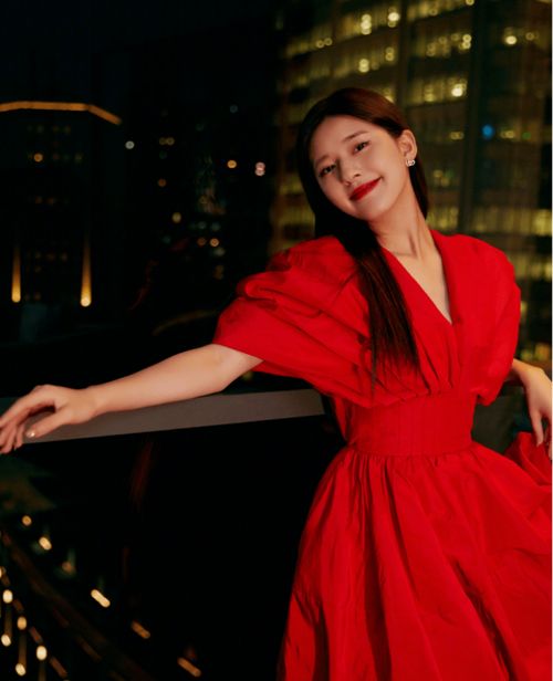 赵露思红发红裙造型：从争议到惊艳，她如何定义自己的古装美学