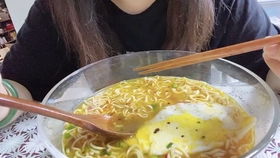 “手忙脚乱”的晚餐：一场混乱中的温情