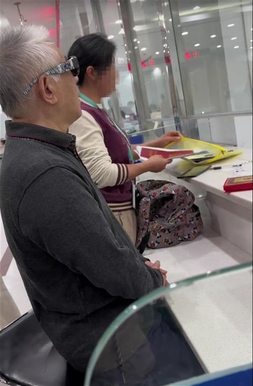 上海老人哄抢保姆机器人真相来了