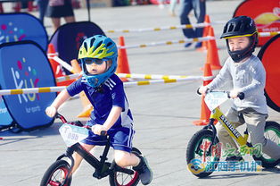 萌娃独自骑车上幼儿园，开启社牛模式的勇气与风险并存