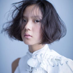 十三岁的她：成长中的自我疗愈与蜕变