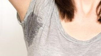 腋下散发狐臭味超尴尬？瞧瞧这几个神奇方法，效果不可思议