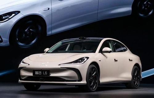 全新智己L6都市秀场预售发布：马蒂斯红的惊艳亮相