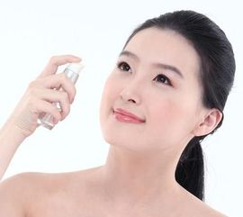 油性肌肤如何防止衰老？控油和保湿的完美平衡