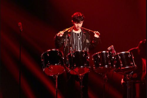 浪姐团建看张杰演唱会：一场音乐与友情的奇妙碰撞