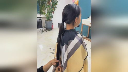 12岁女孩为养头发把长发剃光：爱与勇气的感人故事