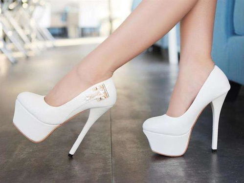 女生新鞋磨脚男友称要历练它：爱情中的包容与成长