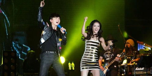 张杰演唱会麦给谢娜VaVa吴宣仪：一场音乐与友情的完美碰撞