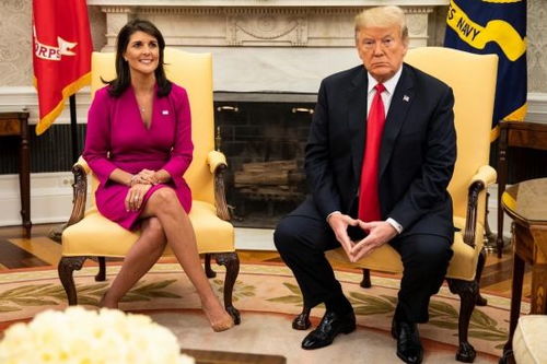 特朗普突然现身谈判 日方代表穿着睡衣的尴尬瞬间