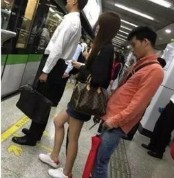 上海男子地铁拍摄短裙女性被拘：为何是「寻衅滋事」而非「偷拍隐私」？