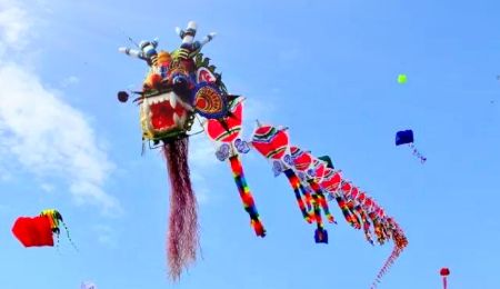 让百米九头龙风筝再飞一次：一场与风的对话