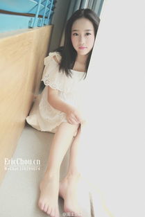 因酷似刘亦菲走红的大学老师：从校园到网络，她经历了什么？