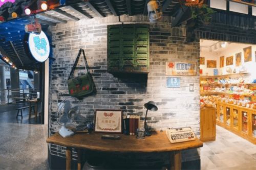 实探上海首台黄金回收ATM机：老阿姨们扎堆变现，预约排到了五一