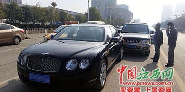 男子路遇宾利和问界撞车：豪车事故背后的故事