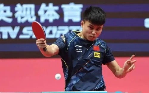 王楚钦怒怼代拍：为什么全是擦网？