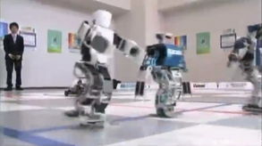 机器人马拉松显眼包大赏：人机共跑的未来已来