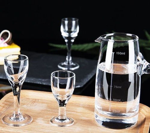 男子揭开分酒器背后的“天价白酒”骗局