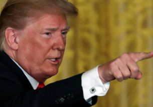 特朗普关税战反噬美国：经济危机的开端？