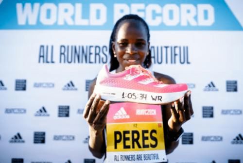 上海半马穿ADIZERO零系列再刷PB：速度与科技的完美结合