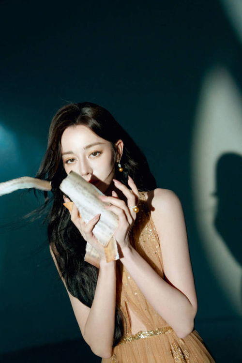 迪丽热巴金色纱裙：一场视觉盛宴的幕后故事